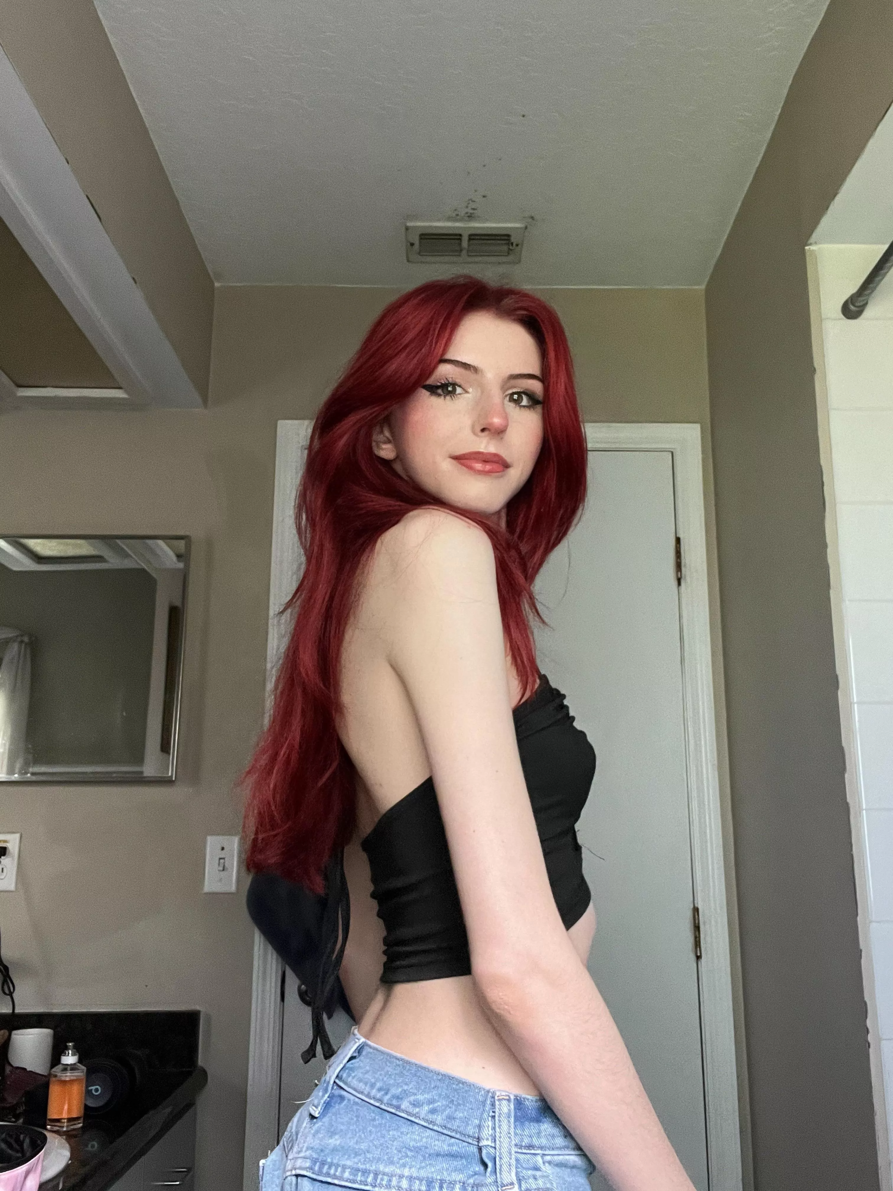 showing off my back for you posted by r3dh3ads1vt