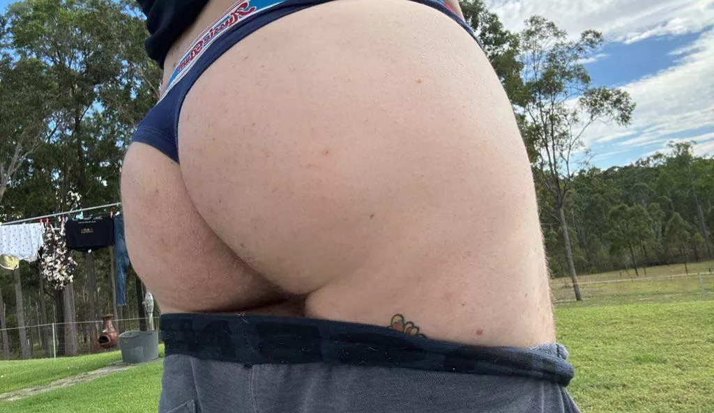 Sunning the cheeks posted by mb-rl