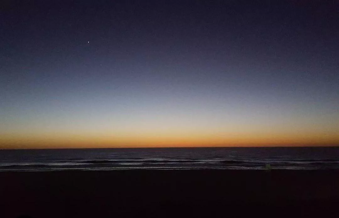 Sunrise + beach = ❤️❤️❤️ posted by flopilove