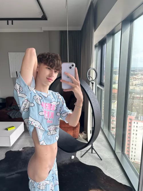 Turned 19yo need to lose my virginity by SpicySisterxo_