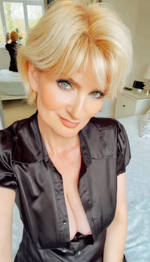 Want to join Gran on her bed? by LAURENSPENCERUK