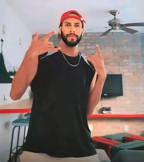 Weekend's here! Have an amazing Saturday everyone! How's you day going so far? by lucpnx