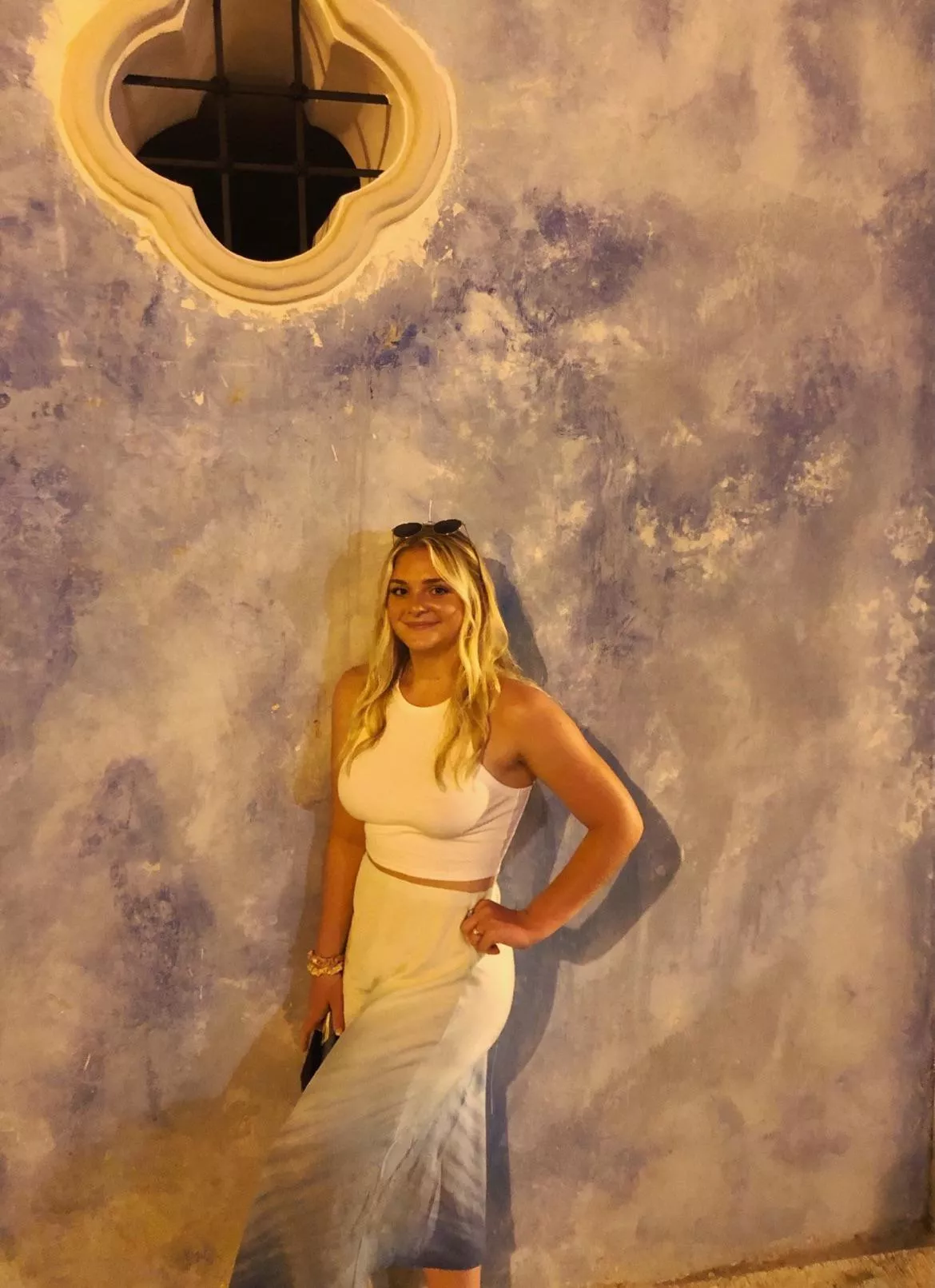 White top posted by Flat-Dependent2153