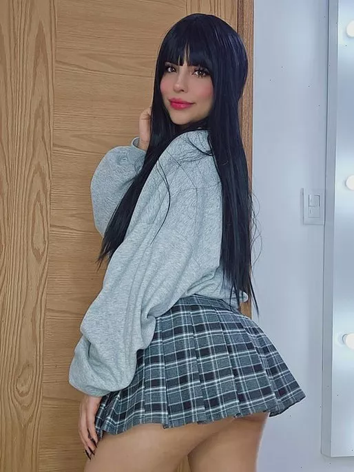 would u let an 19 years old give u a lapdance or u prefer older? posted by Sensagbenselamet