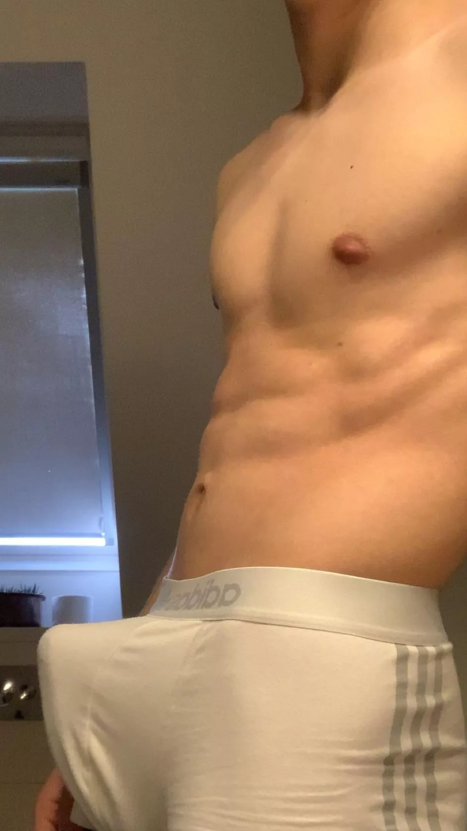 18 with abs and hung. Looking for guys with abs who show face. Hmu @justin_p001 posted by todd_maes22