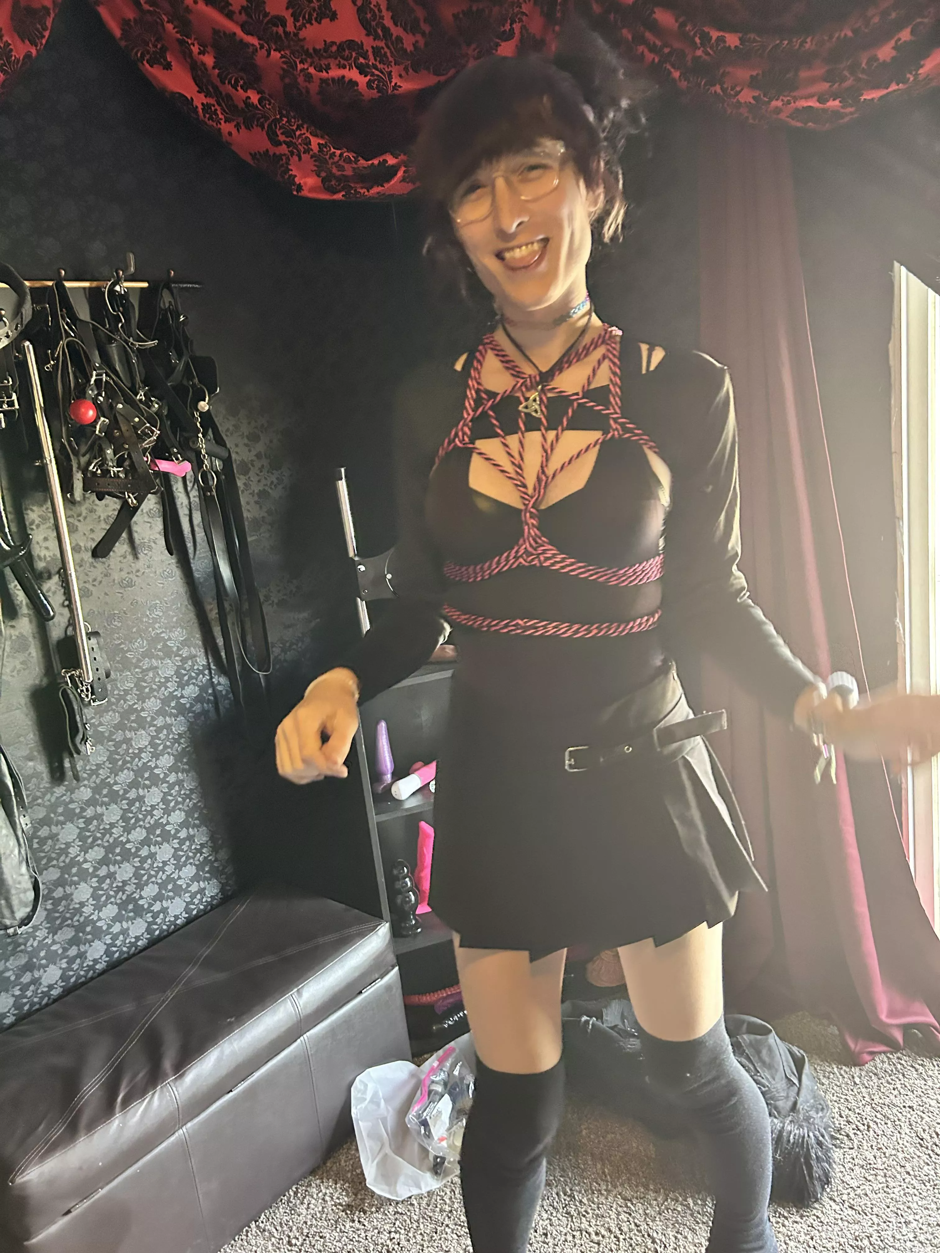 A little light bondage posted by RenardeCochonne