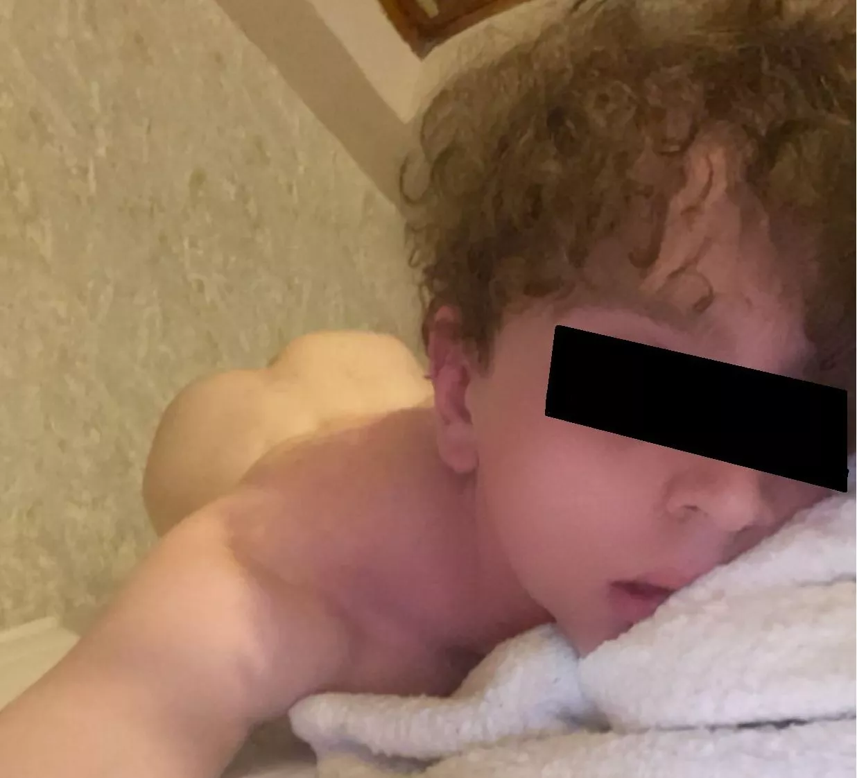 Arching my little ass for you ❤️ posted by NoResistance66