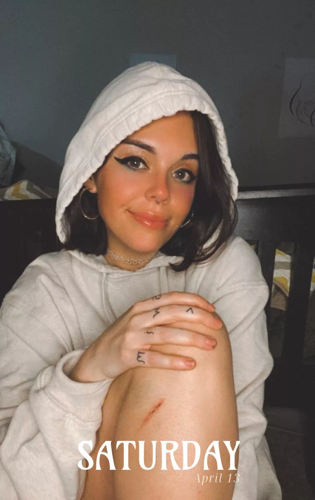 Cut my leg, but I’m still smiling LMAO posted by bangbangreign21