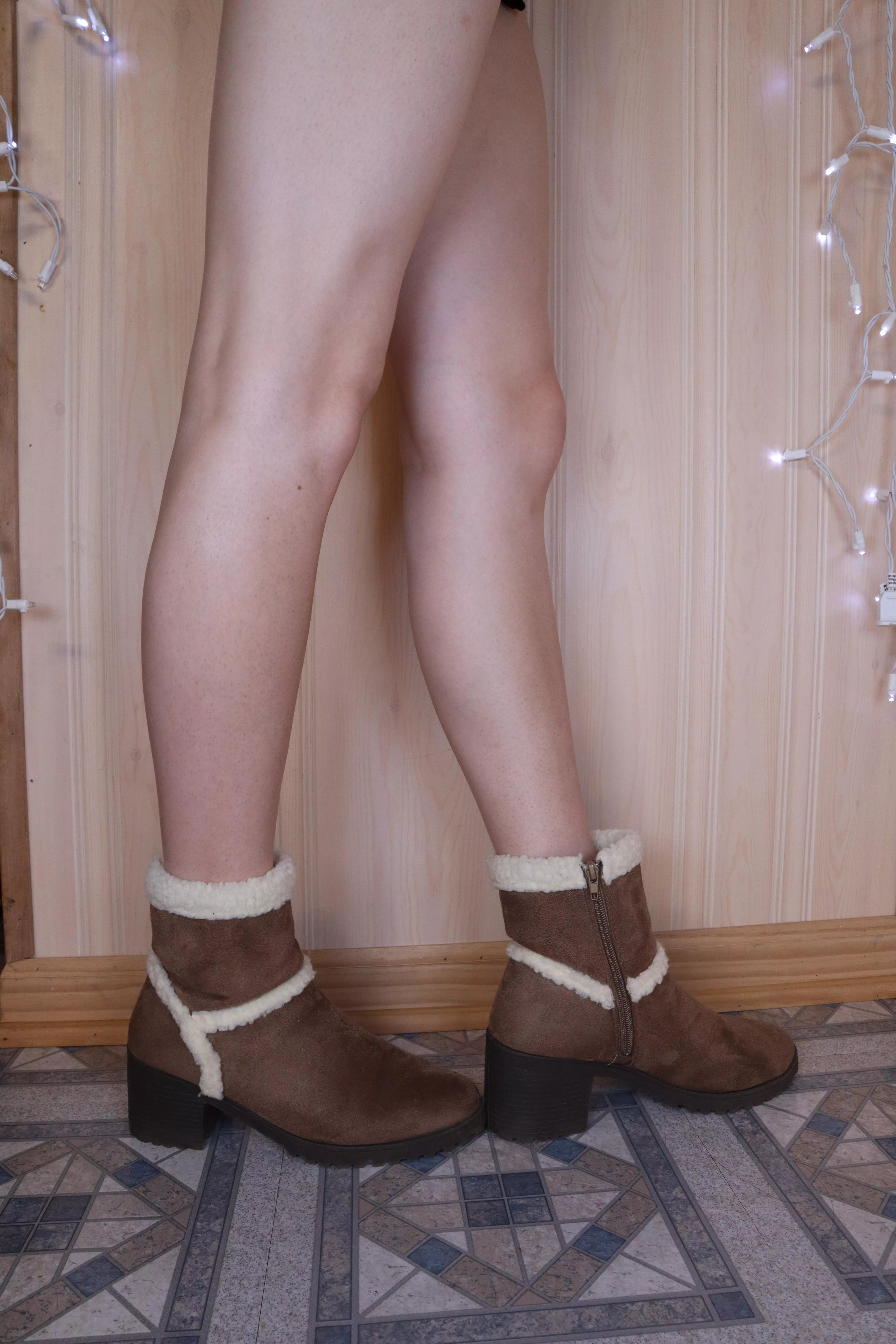 cute little boots to show off my legs posted by 3li3gg3
