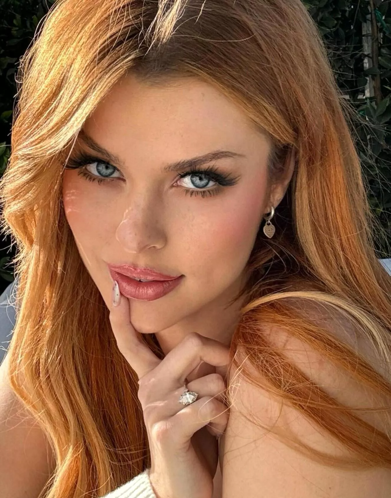 Elly Clutch posted by qwer5r