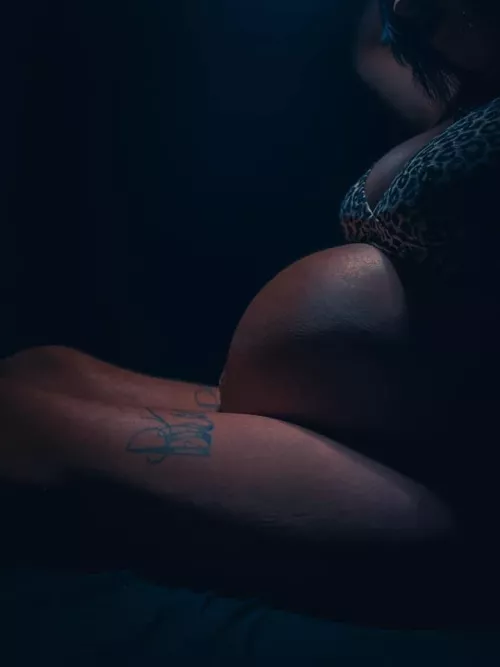 Escape into a world of impregnated women wanting your attention 😊 OC by TinyHornsBigbooty