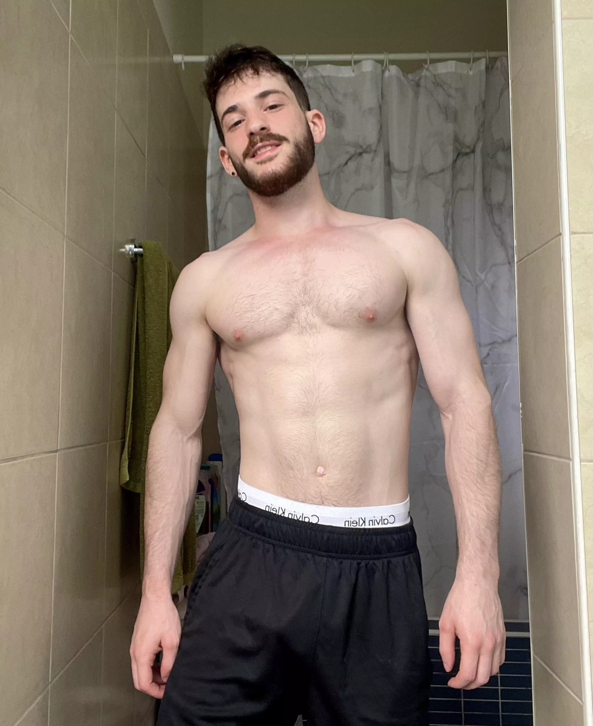 Feelin' good after a workout. Shower time! posted by Altiverses