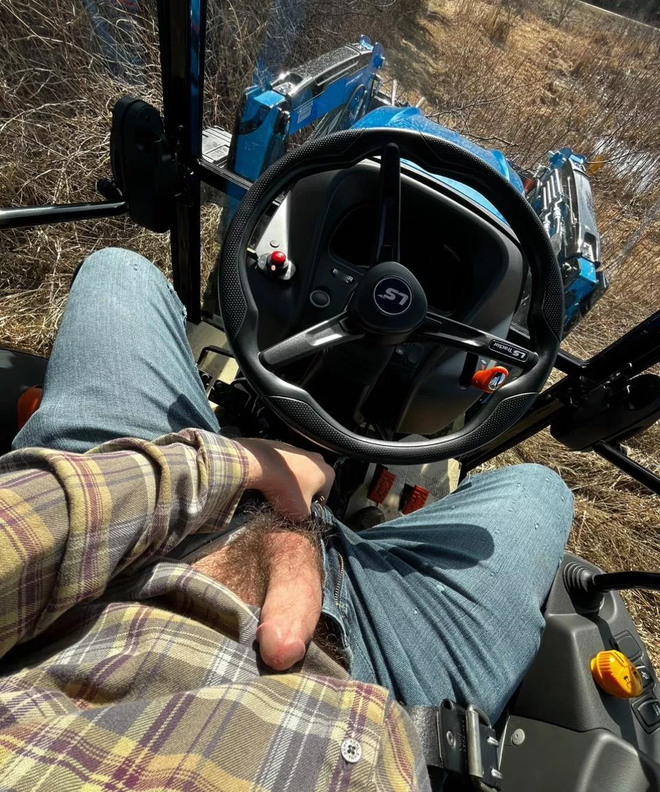 Fun in the tractor today ☀️ posted by farmer62