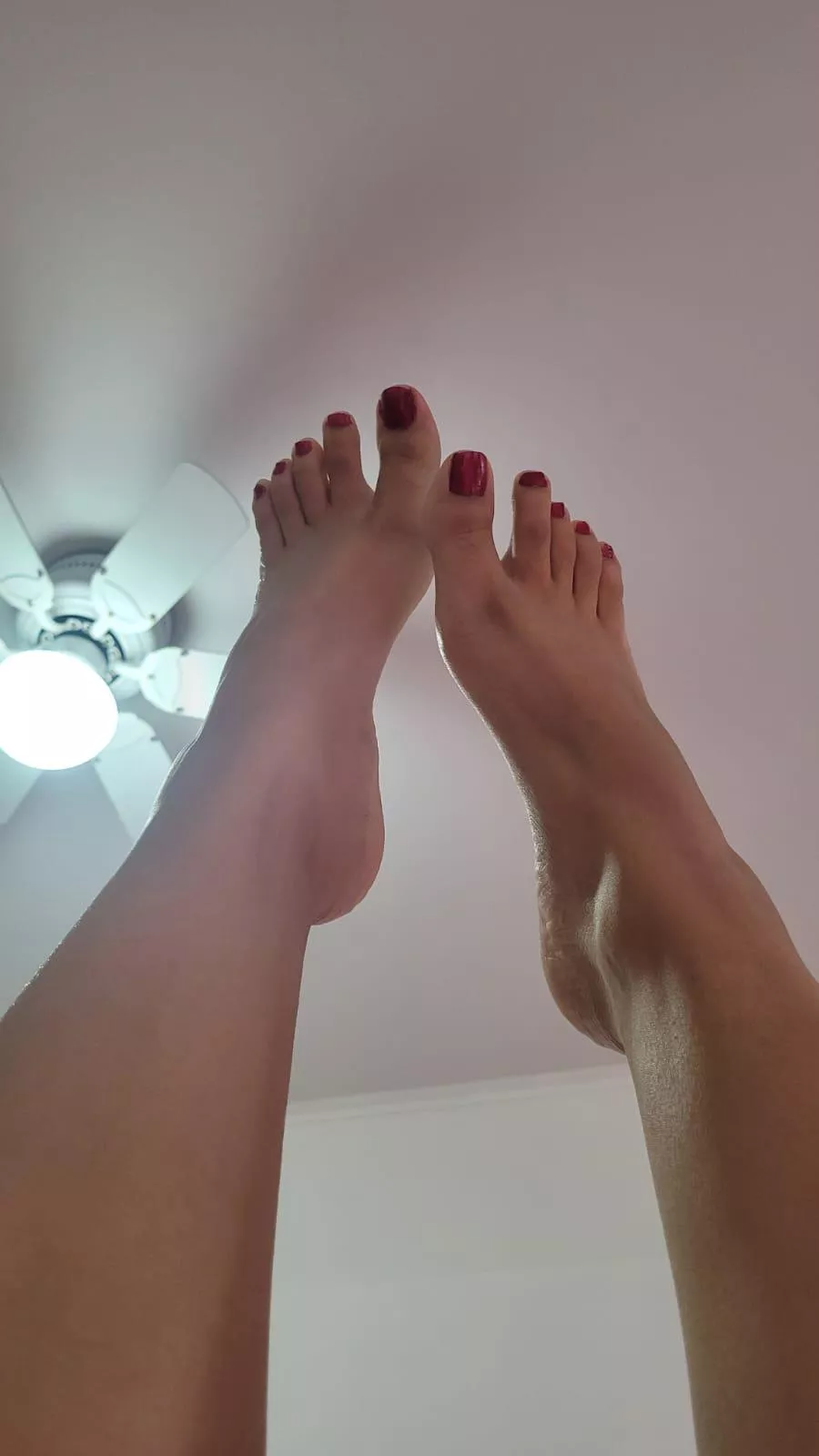 I like red nails, they look sexier with the semen on my feet posted by caaandykitty