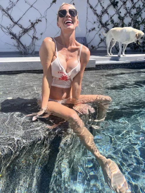 I love to play in the hot tub by kimboslice-23