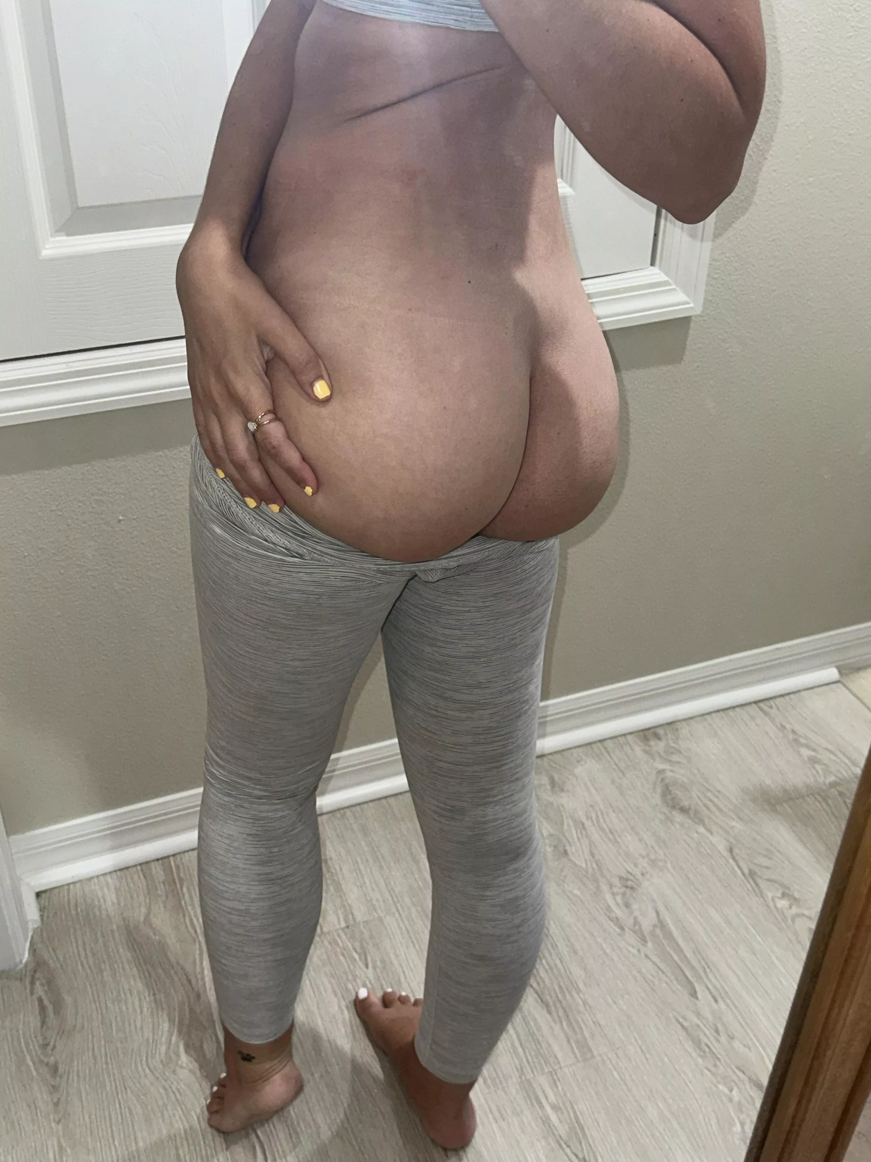 I need help pulling these lulus up over my 🍑 posted by starskynight