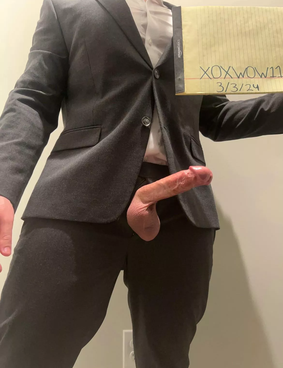 I need help with the zipper.. posted by xoxwow11