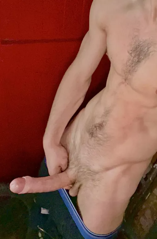 It fits in deep😈 by Hunghornyathletic2