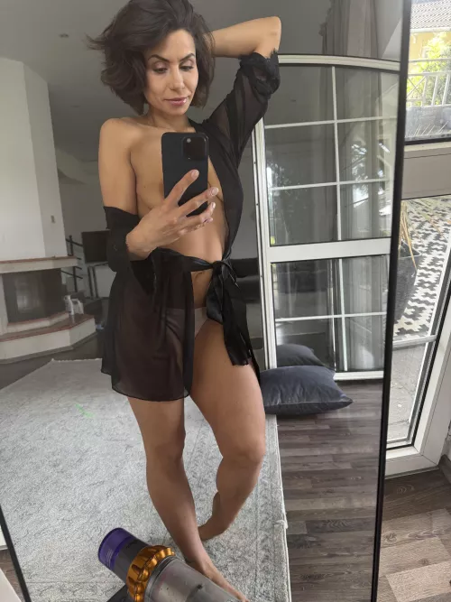 Just a cleaning selfie by Tanned_peaches