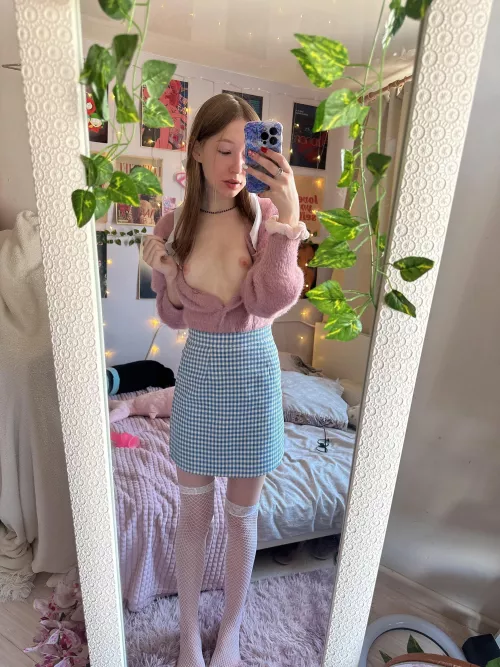 Lonely in my hotel room [wife] by homelikeMetaphor