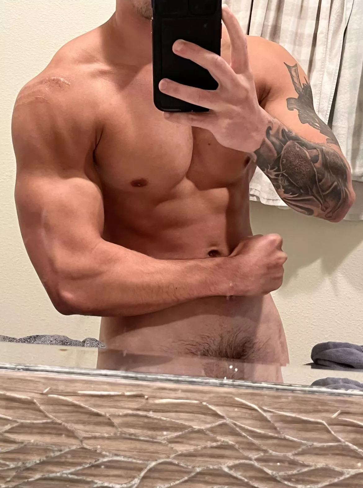 Looking to get a cutie to cum in the tub with me today ;) posted by TheeGuyDerek