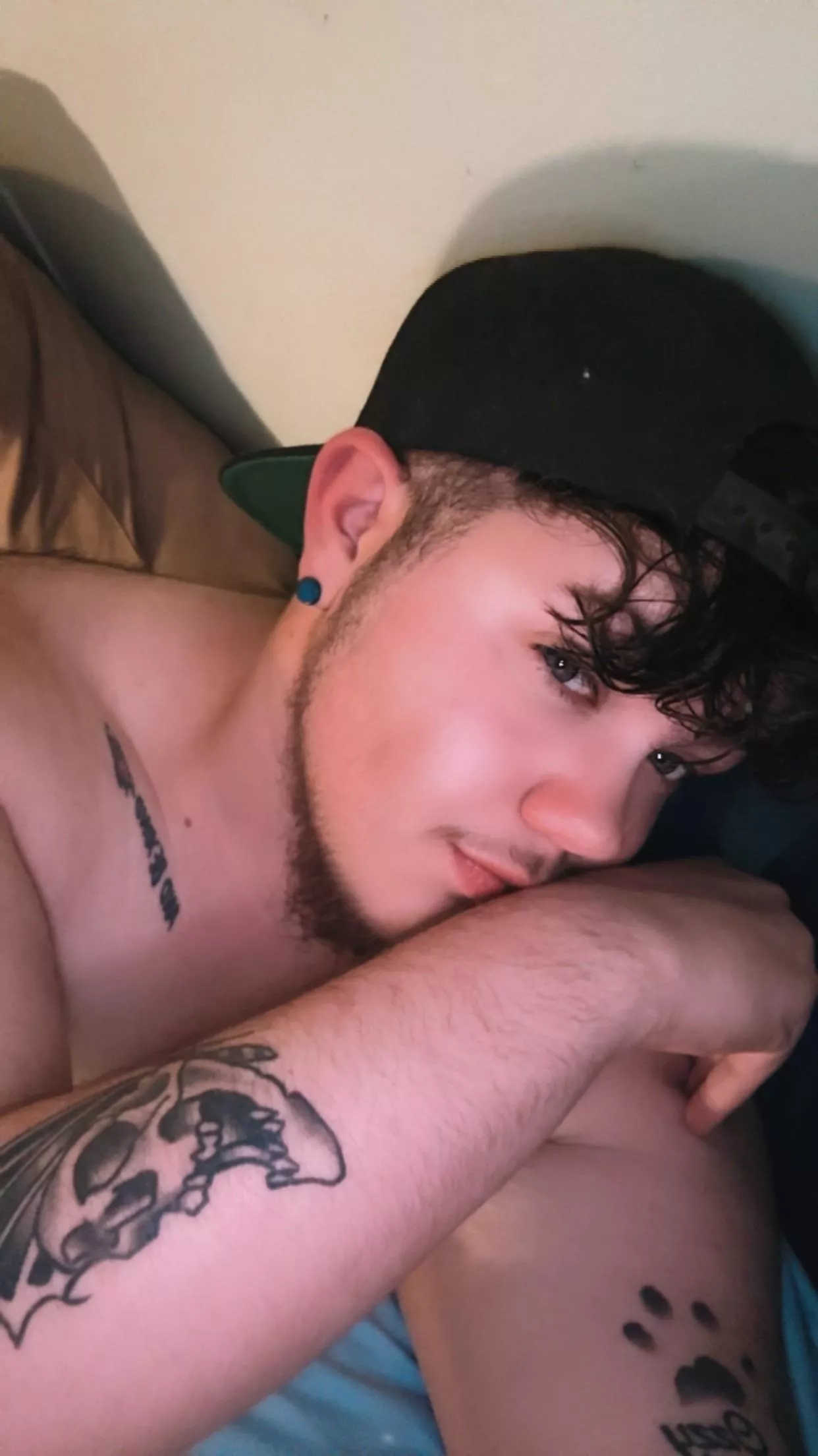 (m21) someone play games w me 🫣 posted by Top_Blackberry1616