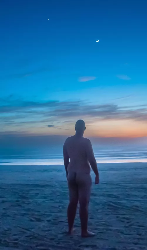 Man, Moon, Venus, the sea and heaven. by Monopilo