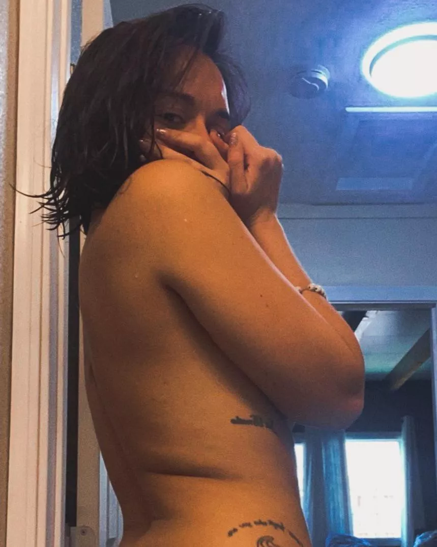 minding mine  posted by bangbangreign21