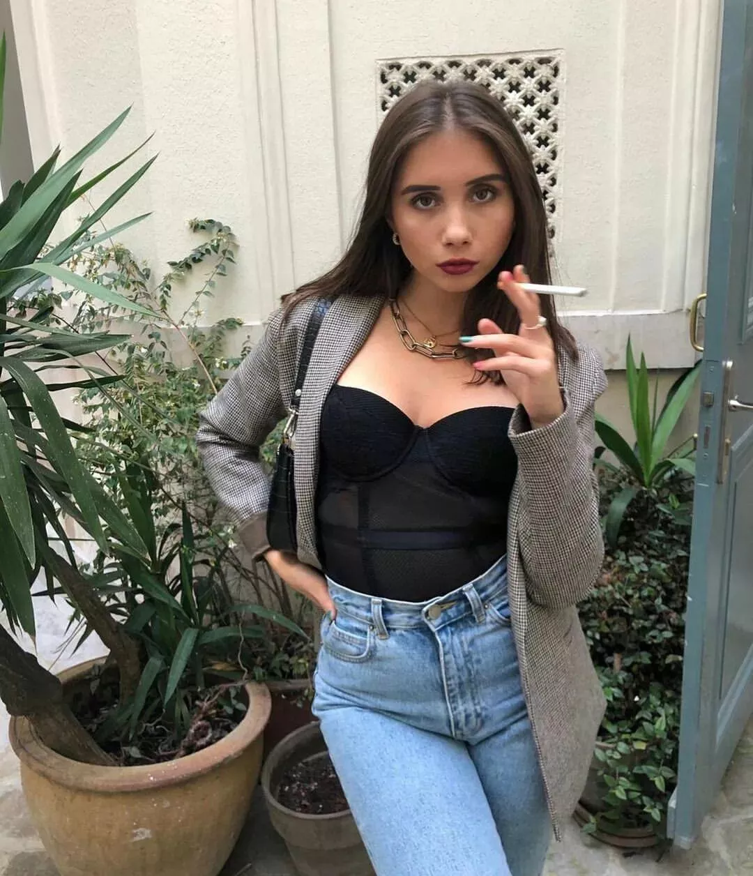 She’s sexy as hell and knows it posted by darkpoetries