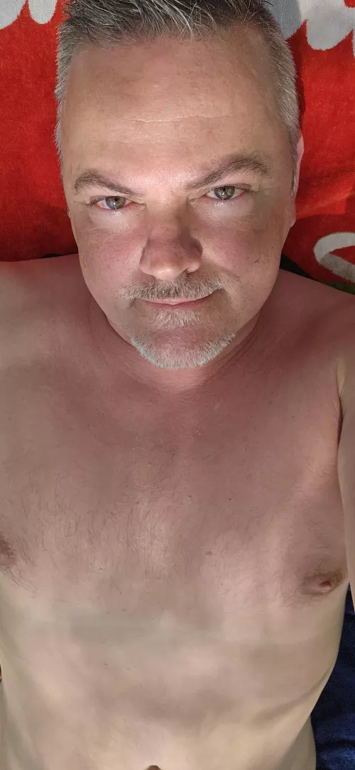 Sunbathing in the middle of April, very convenient for me by HEMM0