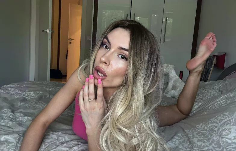 Wanna be my roommate so we could cuddle every morning? by buyrun