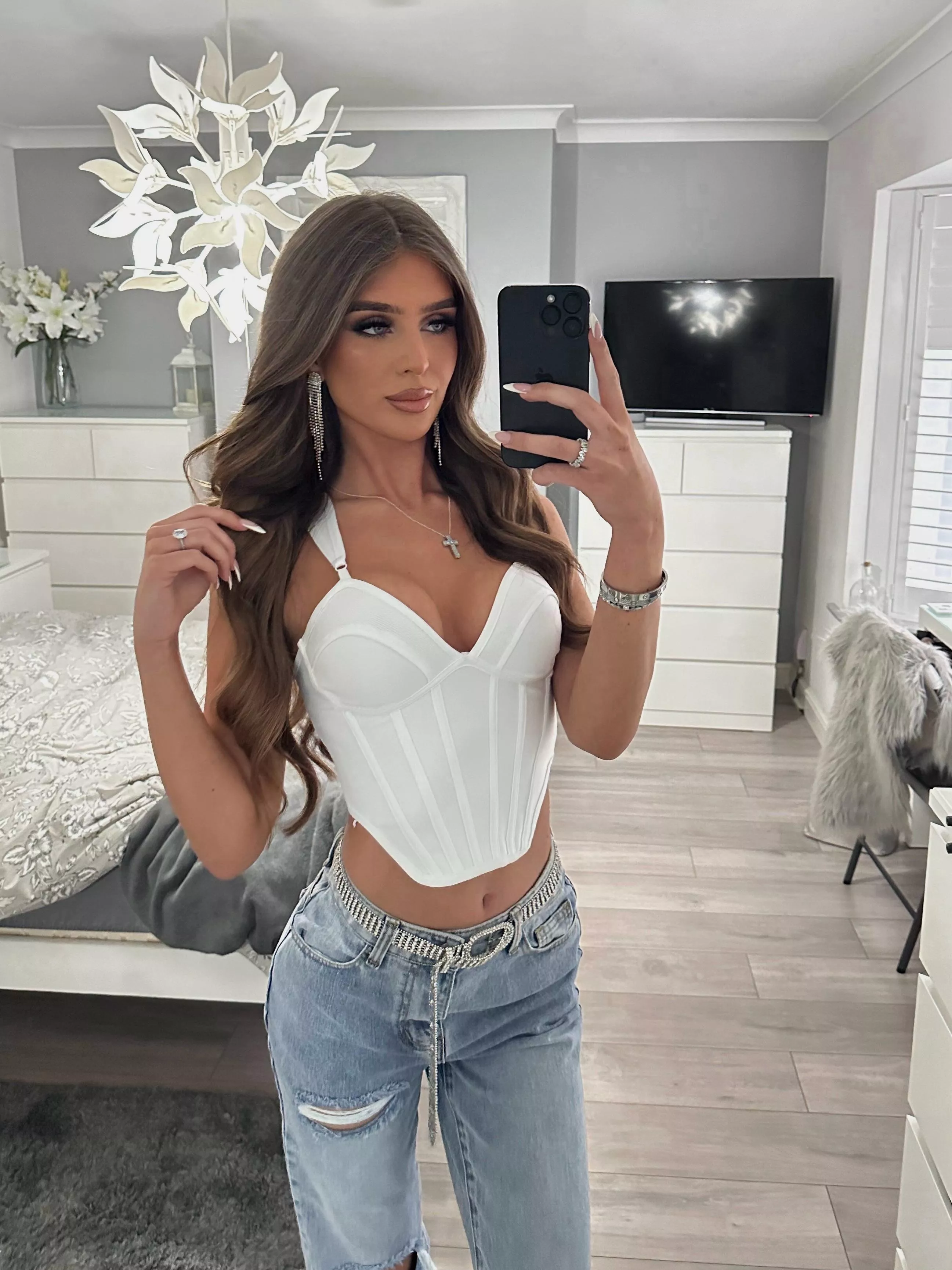 What do we think about this outfit? 🤍 posted by fossoriashotsf28