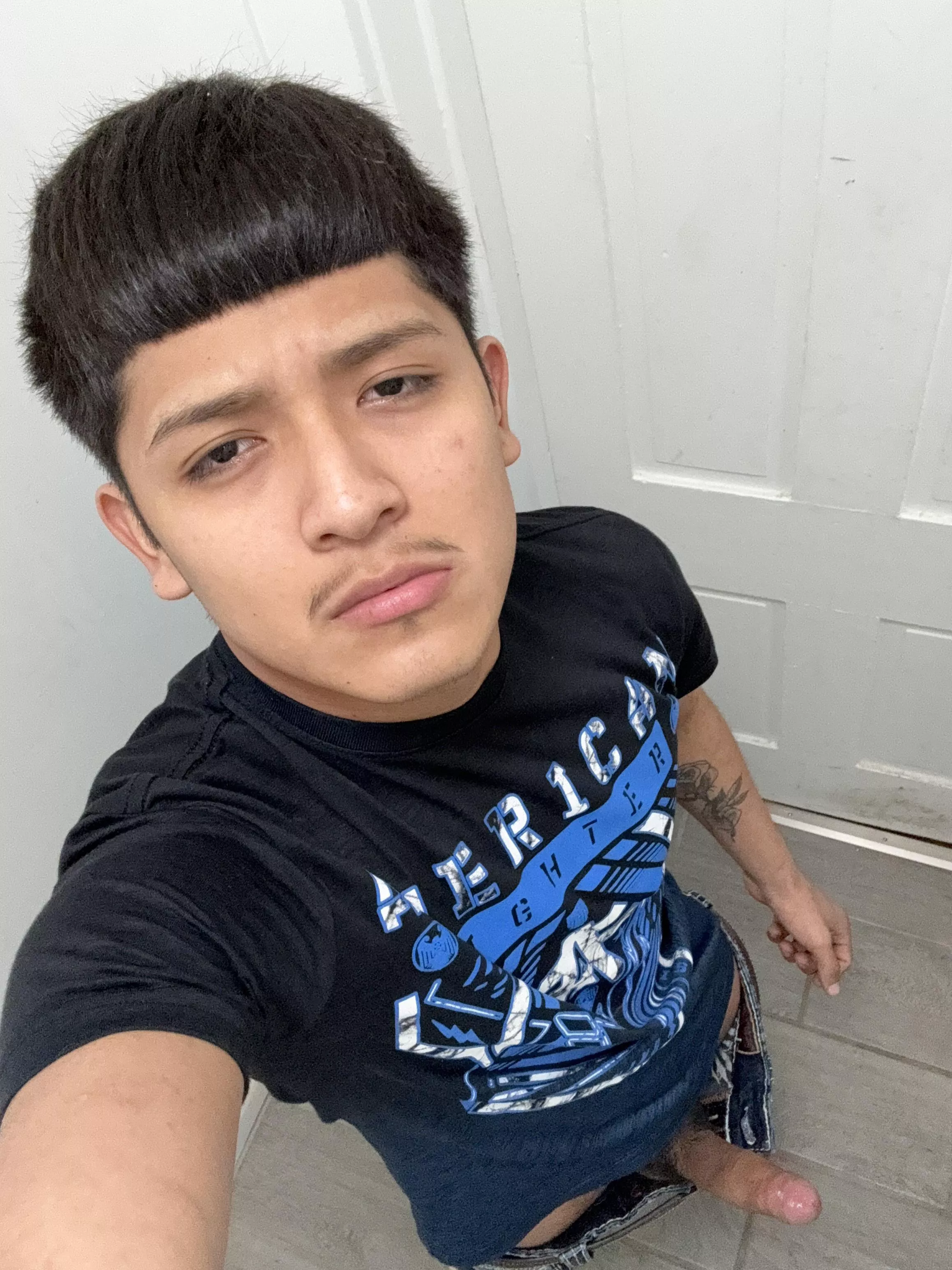 Who’s into uncut? (20)  posted by TheonlyodiOF