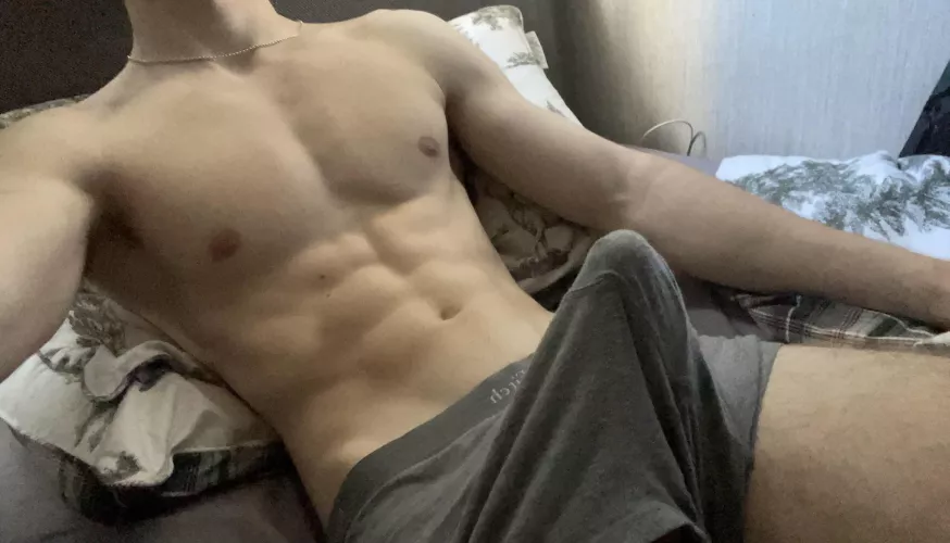 21 fit hung with abs looking for similar bro to cum live sc: @teooww +verse by nekinekk