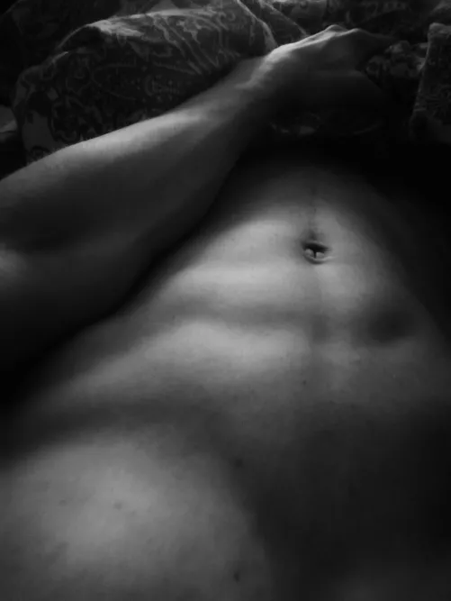 A moment of black and white by Komainu1