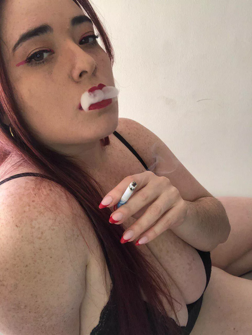 Can I be your smokey fantasy 💋💨 posted by Justnalababe