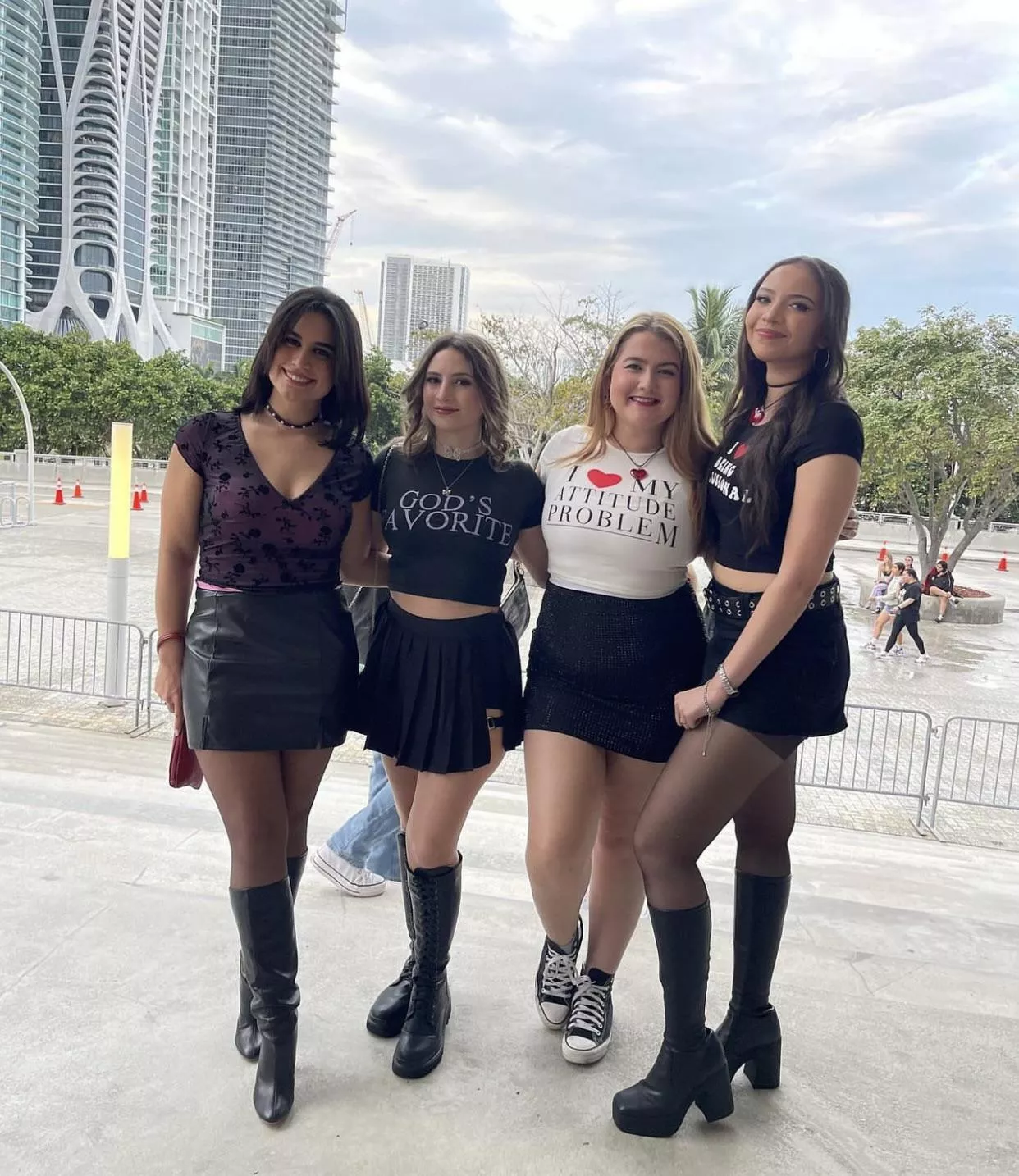 Concert girls [4]  posted by tennisa_zelal