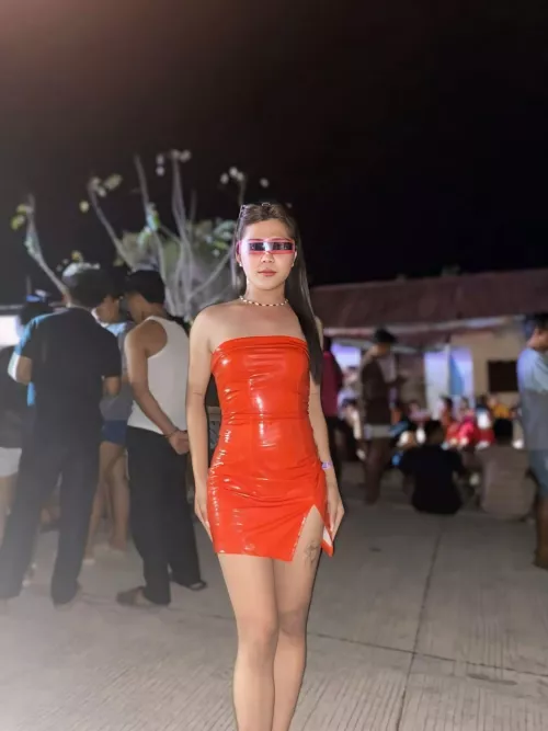 daring on the red dress by mikmik_it