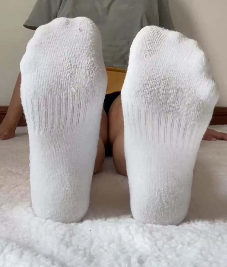 Do you want to smell my feet after I take off my socks ?  posted by natsweetasianfeet4