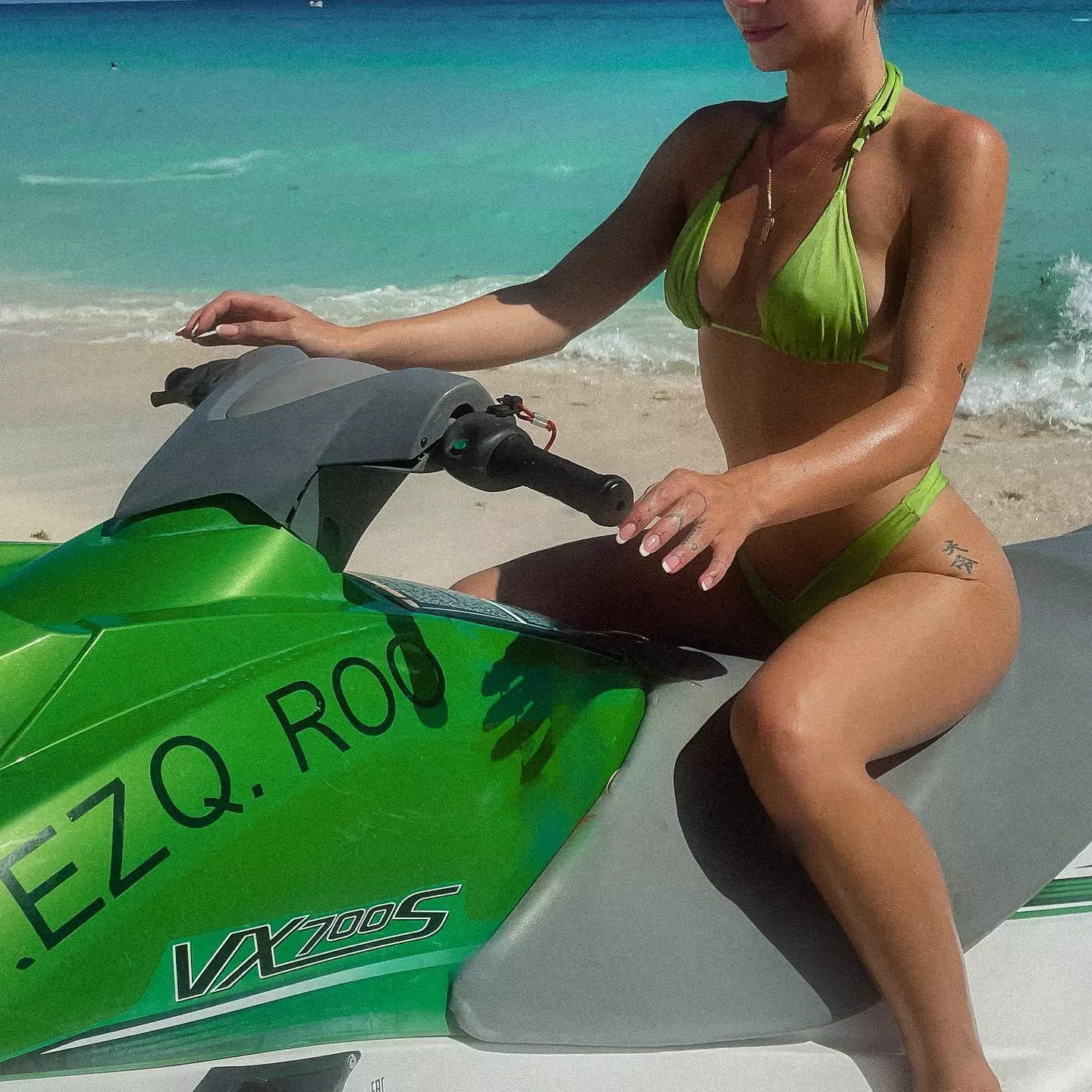 Everyone loves a long legged girl posted by thedomunique