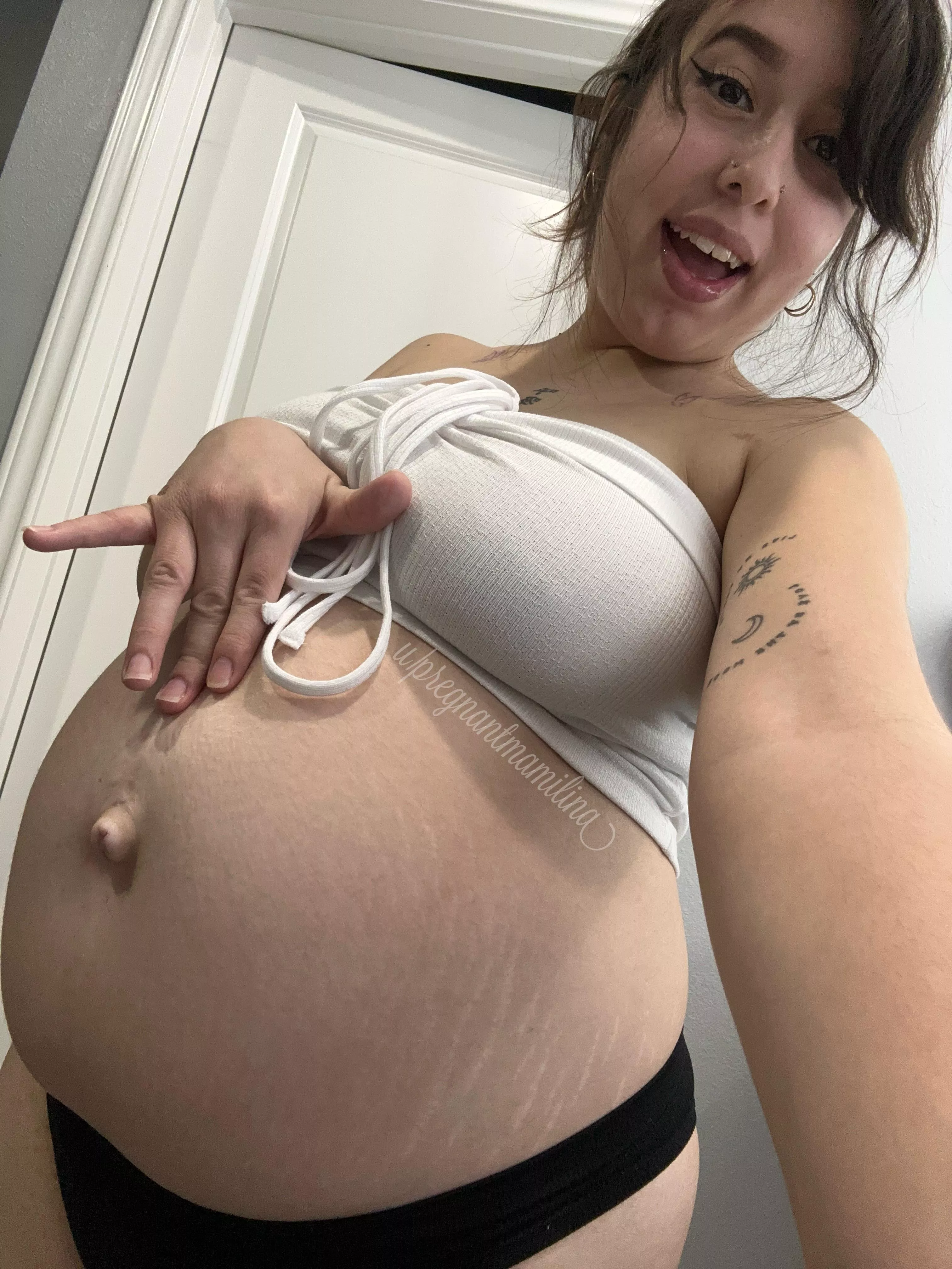 Hehe my belly button wants to pop 🙈 Do you think my preggo bump will allow it to pop? posted by pregnantmamilina
