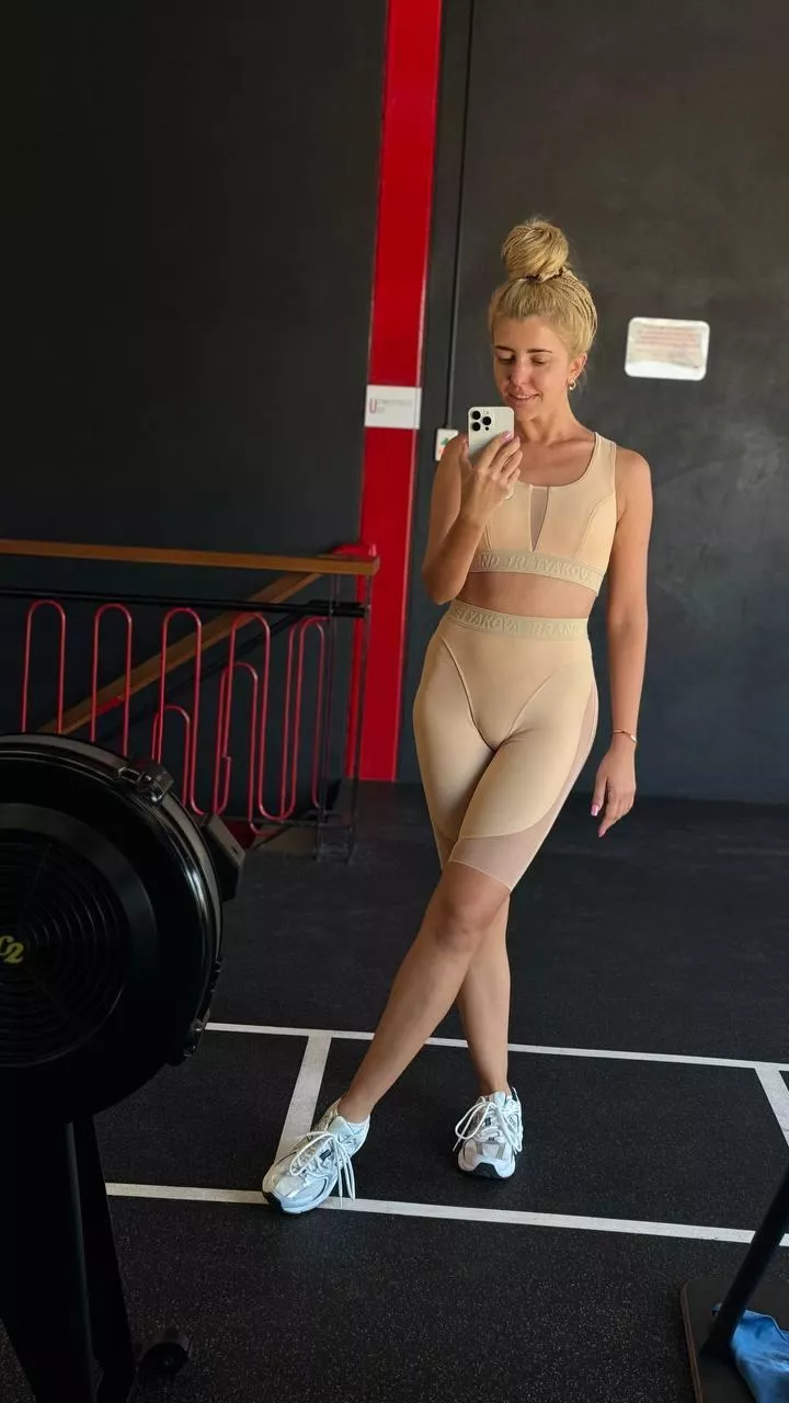 I m that girl who shows off to all the guys in her leggings posted by RoyalSexyLioness