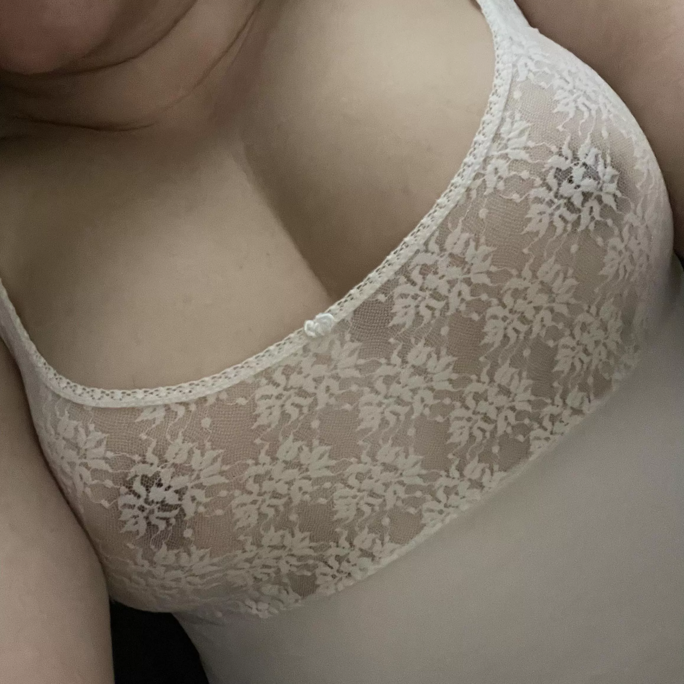 I think white lace looks good on me posted by TaeraP