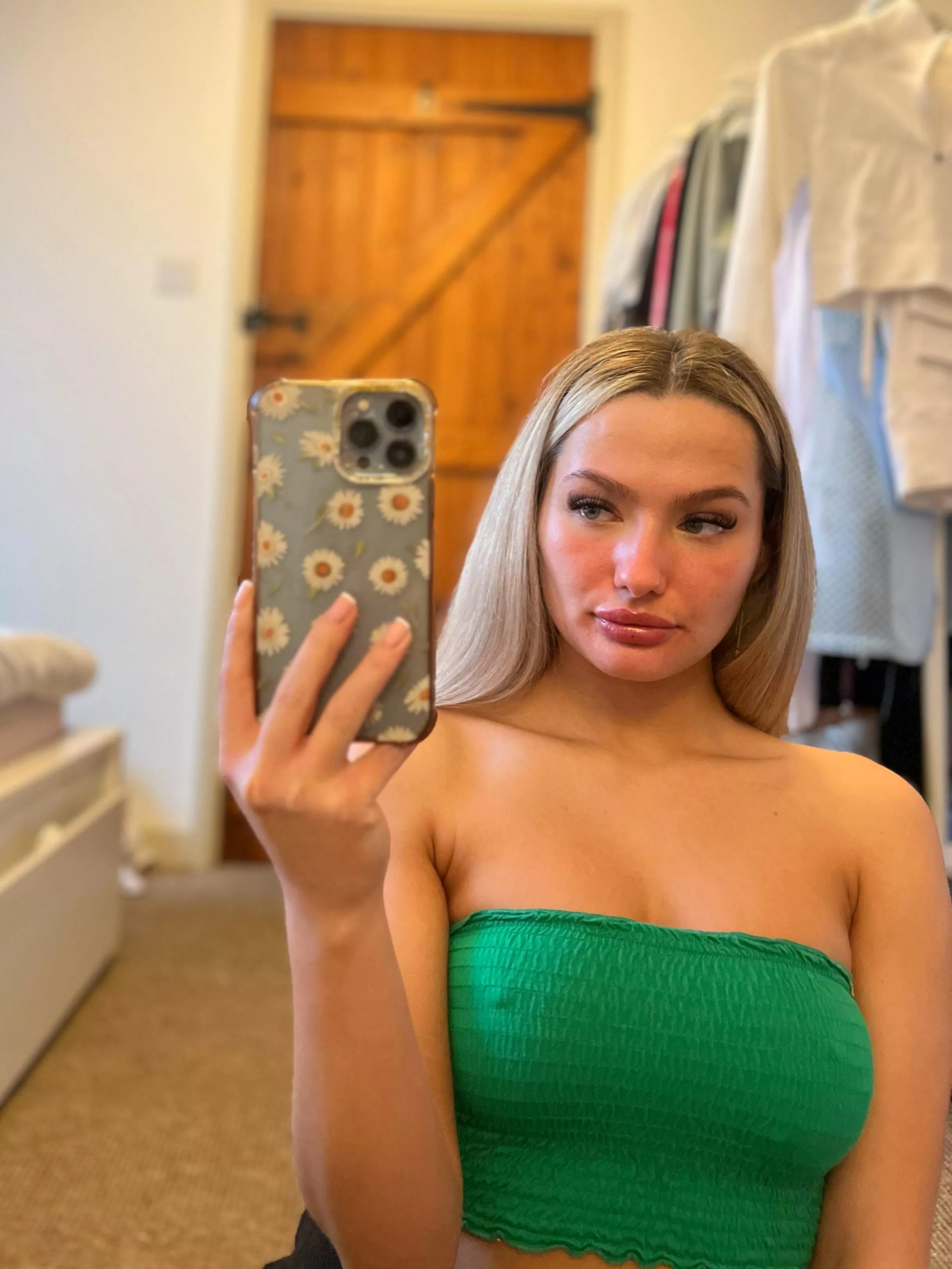 Is this crop top a turn on? posted by ella_graceee