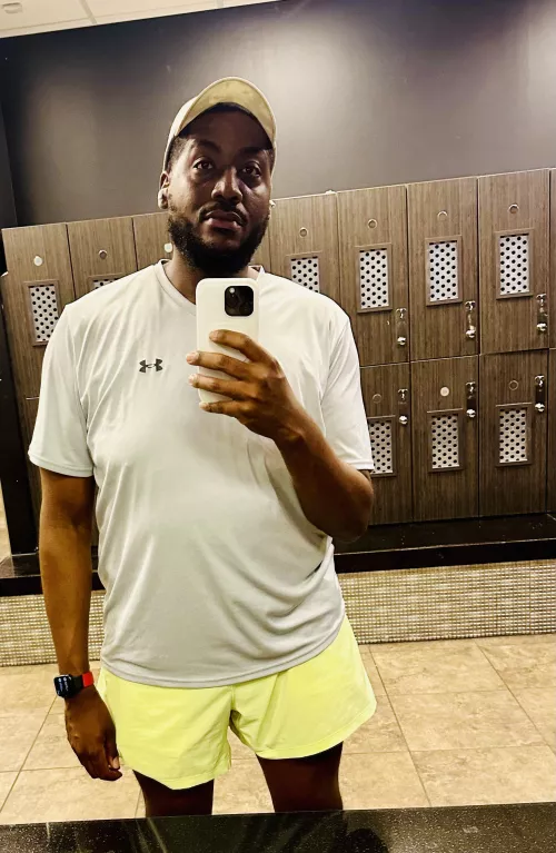 Just a beefy dude feeling confident in the locker room after smashing leg day! Hope you guys like locker room selfies  by Beefy_stud33