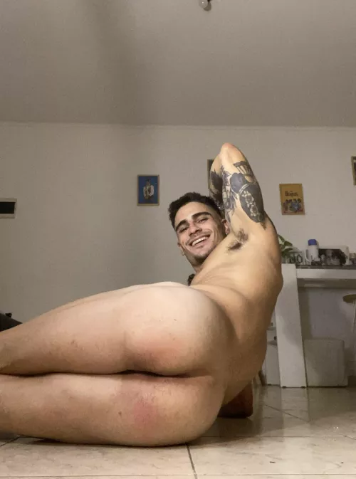 Kiss or bite? Tell me guys by OliverKinggxoxo