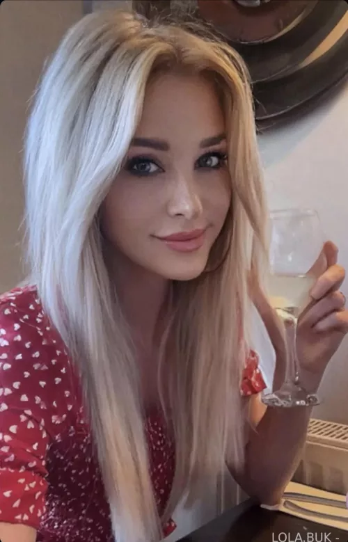 Lola by davedaveodave