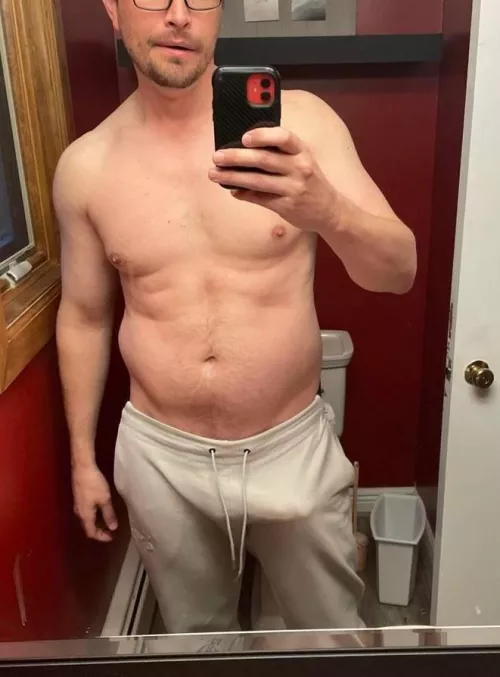 MI daddy wondering if you want to unwrap your present by Euphoric_Food6088