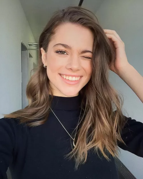 Michelle winking by cashmere1977_v3