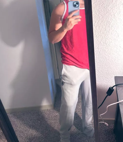 Off day from working in the hospital, went to the gym in these grey sweats, can you see it by Dr_DiogoSantos